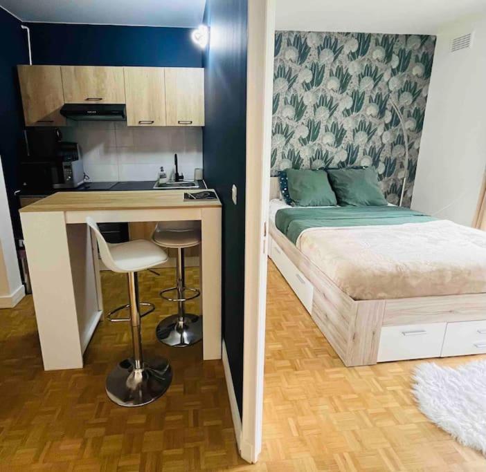 Proche Chateau De Versailles Avec Balcon Vu Sur Une Foret Et Parking Gratuit Pour 5 Personnes Maximum Dış mekan fotoğraf