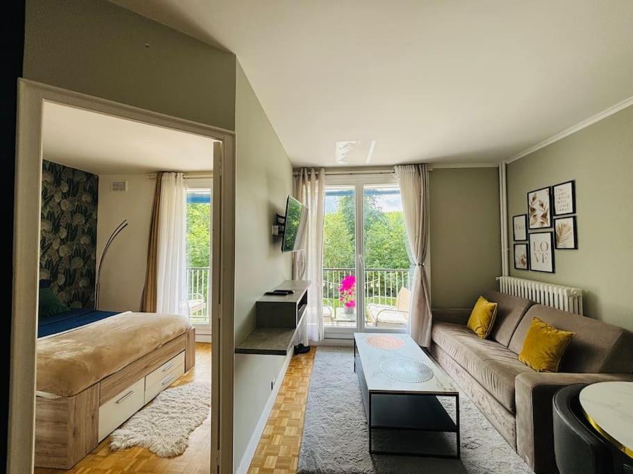 Proche Chateau De Versailles Avec Balcon Vu Sur Une Foret Et Parking Gratuit Pour 5 Personnes Maximum Dış mekan fotoğraf